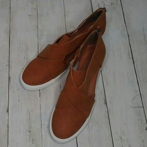 Like New! Wedge booties size 10 heel zip closure